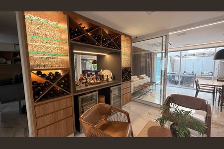 Casa de condomínio à venda com 510m², 5 quartos e 4 vagas Casa de condomínio à venda com 510m², 5 quartos e 4 vagasAdega