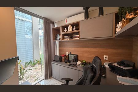 Casa de condomínio à venda com 510m², 5 quartos e 4 vagas Casa de condomínio à venda com 510m², 5 quartos e 4 vagasEscritório
