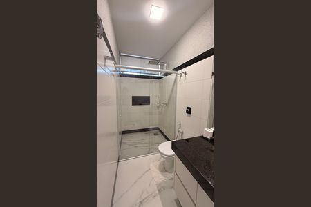 Casa de condomínio à venda com 510m², 5 quartos e 4 vagas Casa de condomínio à venda com 510m², 5 quartos e 4 vagasBanheiro da Suíte 4