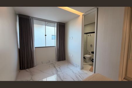 Casa de condomínio à venda com 510m², 5 quartos e 4 vagas Casa de condomínio à venda com 510m², 5 quartos e 4 vagasSuíte 1