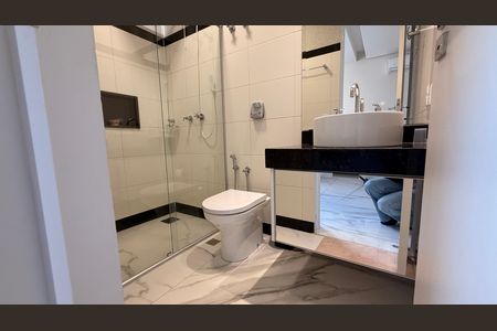Casa de condomínio à venda com 510m², 5 quartos e 4 vagas Casa de condomínio à venda com 510m², 5 quartos e 4 vagasBanheiro da Suíte 1