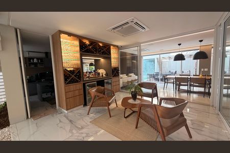 Casa de condomínio à venda com 510m², 5 quartos e 4 vagas Casa de condomínio à venda com 510m², 5 quartos e 4 vagasAdega