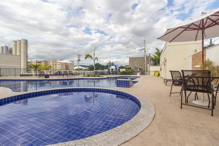 Apartamento para alugar com 44m², 2 quartos e 2 vagas Apartamento para alugar com 44m², 2 quartos e 2 vagasÁrea comum - Piscina