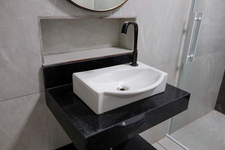 Casa para alugar com 110m², 2 quartos e 2 vagas Casa para alugar com 110m², 2 quartos e 2 vagasBanheiro