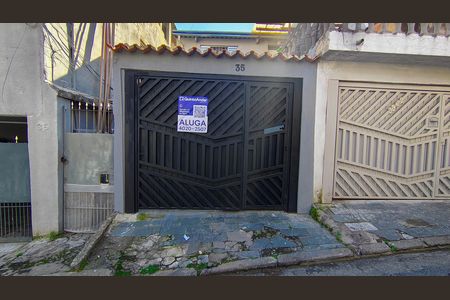 Casa para alugar com 110m², 2 quartos e 2 vagas Casa para alugar com 110m², 2 quartos e 2 vagasFachada