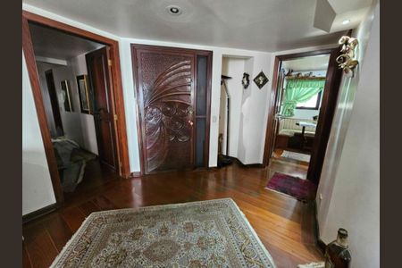 Apartamento à venda com 221m², 3 quartos e 3 vagas