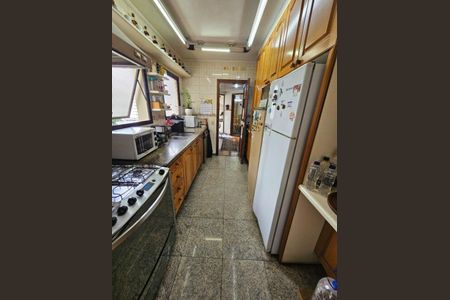 Apartamento à venda com 221m², 3 quartos e 3 vagas