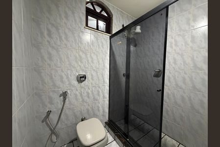 Casa de condomínio para alugar com 220m², 3 quartos e 1 vaga Casa de condomínio para alugar com 220m², 3 quartos e 1 vagaBanheiro da suíte