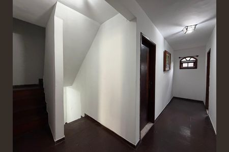 Casa de condomínio para alugar com 220m², 3 quartos e 1 vaga Casa de condomínio para alugar com 220m², 3 quartos e 1 vagaCorredor
