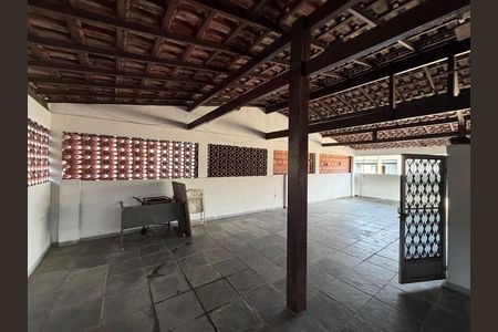 Casa de condomínio para alugar com 220m², 3 quartos e 1 vaga Casa de condomínio para alugar com 220m², 3 quartos e 1 vagaTerraço