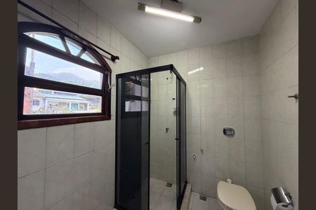 Casa de condomínio para alugar com 220m², 3 quartos e 1 vaga Casa de condomínio para alugar com 220m², 3 quartos e 1 vagaBanheiro social