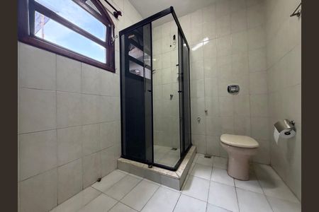 Casa de condomínio para alugar com 220m², 3 quartos e 1 vaga Casa de condomínio para alugar com 220m², 3 quartos e 1 vagaBanheiro social