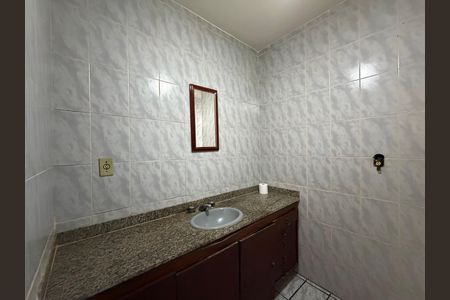 Casa de condomínio para alugar com 220m², 3 quartos e 1 vaga Casa de condomínio para alugar com 220m², 3 quartos e 1 vagaBanheiro da suíte