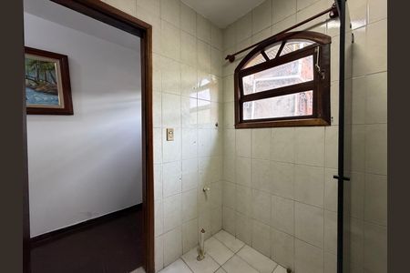 Casa de condomínio para alugar com 220m², 3 quartos e 1 vaga Casa de condomínio para alugar com 220m², 3 quartos e 1 vagaBanheiro social