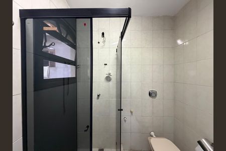 Casa de condomínio para alugar com 220m², 3 quartos e 1 vaga Casa de condomínio para alugar com 220m², 3 quartos e 1 vagaBanheiro social