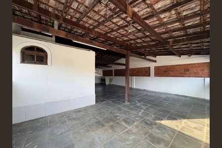 Casa de condomínio para alugar com 220m², 3 quartos e 1 vaga Casa de condomínio para alugar com 220m², 3 quartos e 1 vagaTerraço
