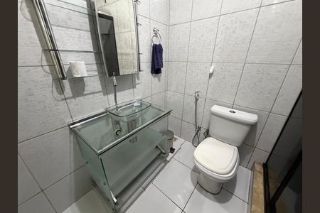 Casa de condomínio para alugar com 220m², 3 quartos e 1 vaga Casa de condomínio para alugar com 220m², 3 quartos e 1 vagaBanheiro
