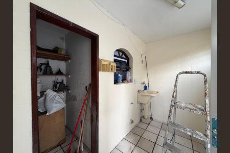 Casa de condomínio para alugar com 220m², 3 quartos e 1 vaga Casa de condomínio para alugar com 220m², 3 quartos e 1 vagaÁrea de serviço