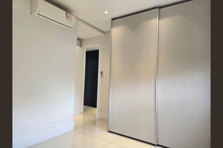 Apartamento à venda com 216m², 3 quartos e 4 vagas