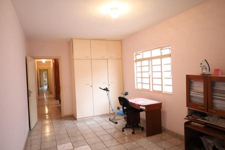 Casa à venda com 248m², 4 quartos e 2 vagasQuarto 4