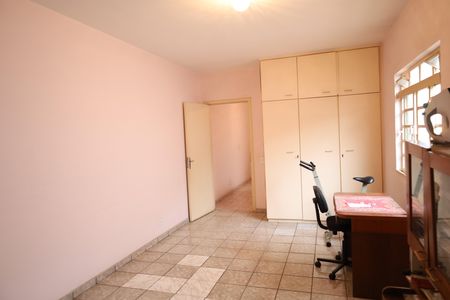 Casa à venda com 248m², 4 quartos e 2 vagasQuarto 4