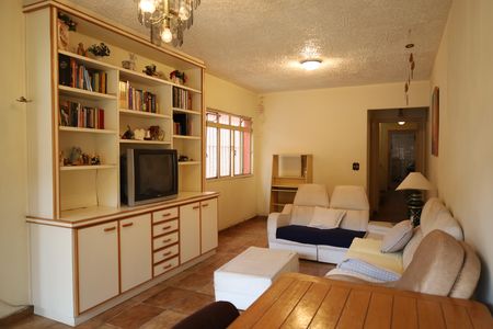 Casa à venda com 248m², 4 quartos e 2 vagasSala
