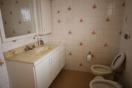 Casa à venda com 248m², 4 quartos e 2 vagasBanheiro da Suíte