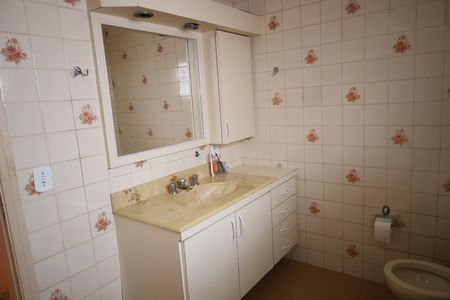 Casa à venda com 248m², 4 quartos e 2 vagasBanheiro da Suíte