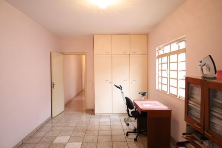 Casa à venda com 248m², 4 quartos e 2 vagasQuarto 4