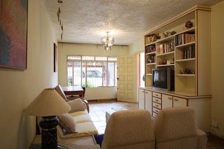 Casa à venda com 248m², 4 quartos e 2 vagasSala