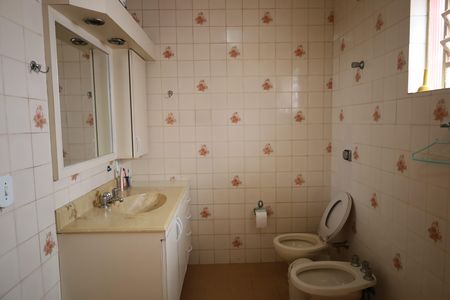 Casa à venda com 248m², 4 quartos e 2 vagasBanheiro da Suíte