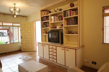 Casa à venda com 248m², 4 quartos e 2 vagasSala