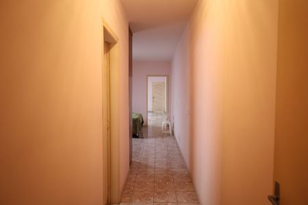 Casa à venda com 248m², 4 quartos e 2 vagasCorredor