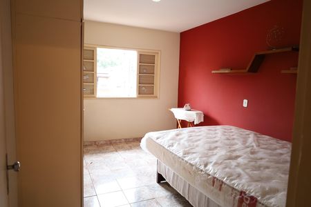 Casa à venda com 248m², 4 quartos e 2 vagasQuarto 1