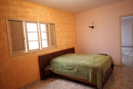 Casa à venda com 248m², 4 quartos e 2 vagasSuíte