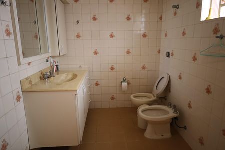 Casa à venda com 248m², 4 quartos e 2 vagasBanheiro da Suíte