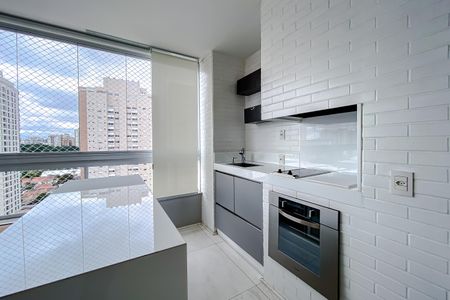 Apartamento para alugar com 178m², 2 quartos e 4 vagasVaranda