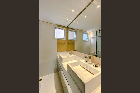 Apartamento para alugar com 178m², 2 quartos e 4 vagasBanheiro da Suíte 1