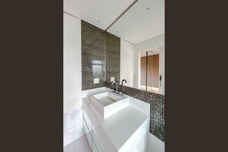 Apartamento para alugar com 178m², 2 quartos e 4 vagasBanheiro da Suíte 2