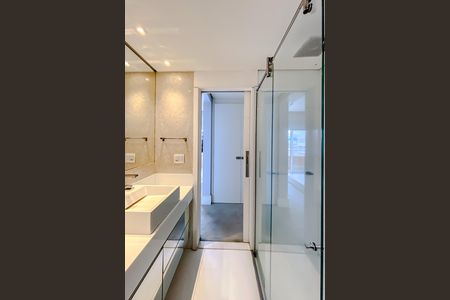 Apartamento para alugar com 178m², 2 quartos e 4 vagasBanheiro da Suíte 1
