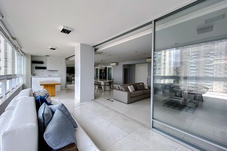 Apartamento para alugar com 178m², 2 quartos e 4 vagasVaranda