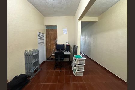 Casa à venda com 250m², 3 quartos e 2 vagas Casa à venda com 250m², 3 quartos e 2 vagasEscritório