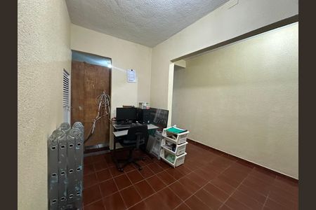 Casa à venda com 250m², 3 quartos e 2 vagas Casa à venda com 250m², 3 quartos e 2 vagasEscritório