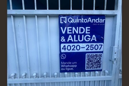 Casa à venda com 250m², 3 quartos e 2 vagas Casa à venda com 250m², 3 quartos e 2 vagasFachada
