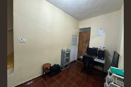 Casa à venda com 250m², 3 quartos e 2 vagas Casa à venda com 250m², 3 quartos e 2 vagasEscritório