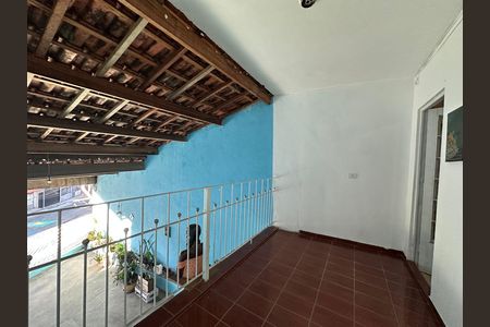 Casa à venda com 250m², 3 quartos e 2 vagas Casa à venda com 250m², 3 quartos e 2 vagasVaranda