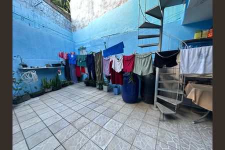 Casa à venda com 250m², 3 quartos e 2 vagas Casa à venda com 250m², 3 quartos e 2 vagasQuintal