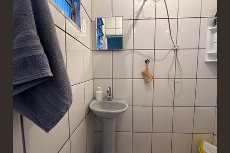 Casa à venda com 250m², 3 quartos e 2 vagas Casa à venda com 250m², 3 quartos e 2 vagasBanheiro 2