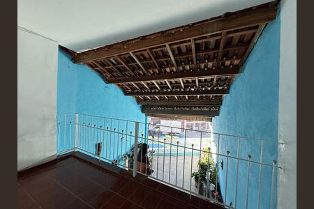 Casa à venda com 250m², 3 quartos e 2 vagas Casa à venda com 250m², 3 quartos e 2 vagasVaranda