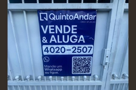 Casa à venda com 250m², 3 quartos e 2 vagas Casa à venda com 250m², 3 quartos e 2 vagasFachada